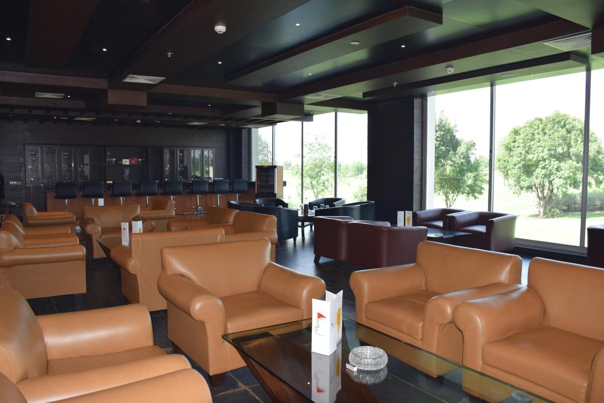 Отель Defence Raya Golf & Country Club Лахор Экстерьер фото